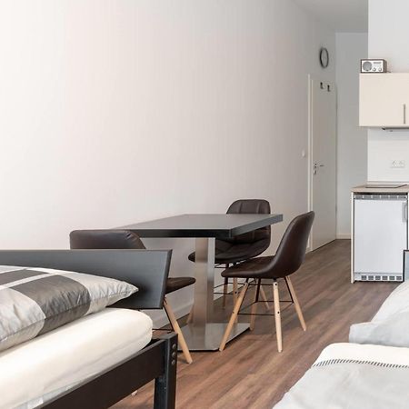 Monteurzimmer Berlin Pankow Mit Dachterrasse - Nur 10 Min. Von Der A10 - 3 Zimmer/ 7 Betten Exteriör bild