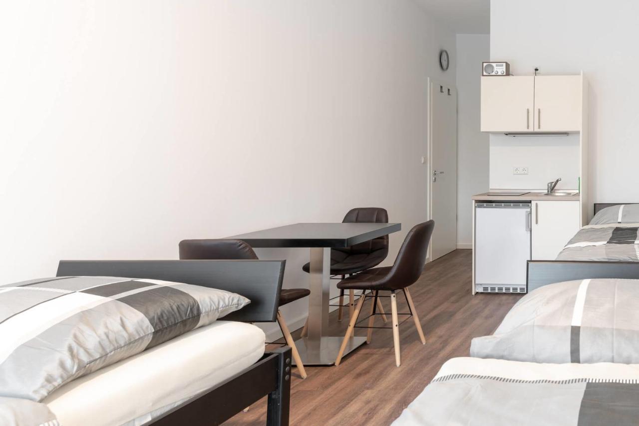 Monteurzimmer Berlin Pankow Mit Dachterrasse - Nur 10 Min. Von Der A10 - 3 Zimmer/ 7 Betten Exteriör bild