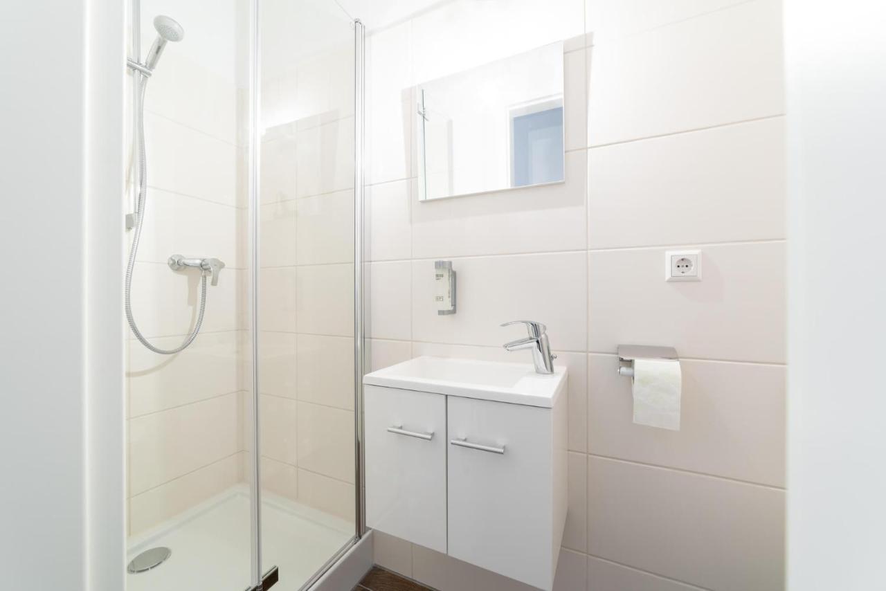 Monteurzimmer Berlin Pankow Mit Dachterrasse - Nur 10 Min. Von Der A10 - 3 Zimmer/ 7 Betten Exteriör bild