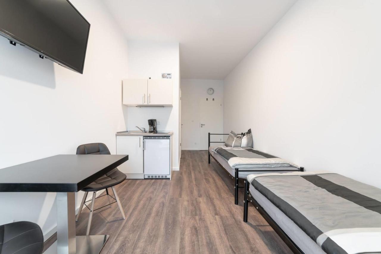 Monteurzimmer Berlin Pankow Mit Dachterrasse - Nur 10 Min. Von Der A10 - 3 Zimmer/ 7 Betten Exteriör bild