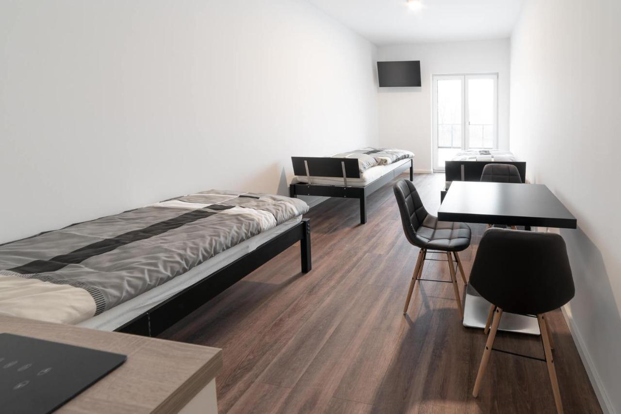Monteurzimmer Berlin Pankow Mit Dachterrasse - Nur 10 Min. Von Der A10 - 3 Zimmer/ 7 Betten Exteriör bild
