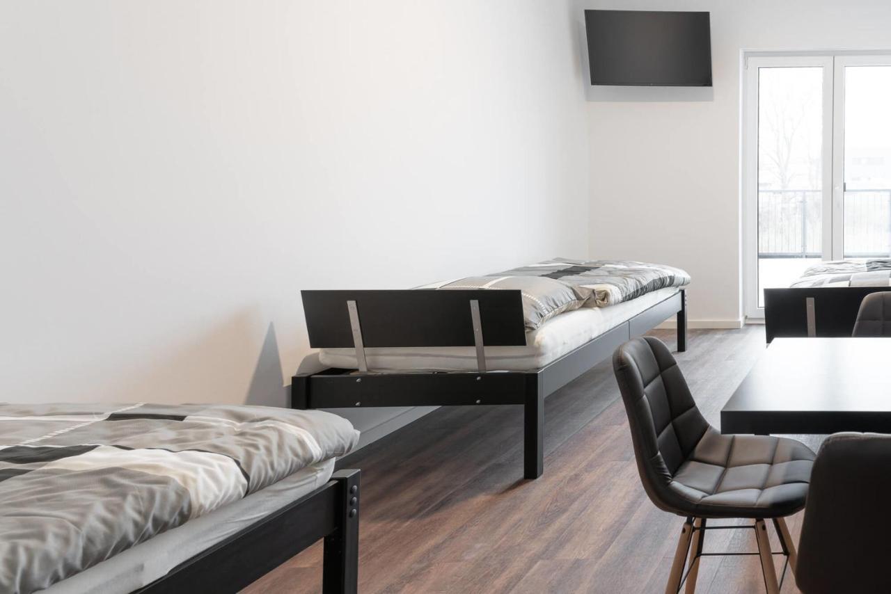 Monteurzimmer Berlin Pankow Mit Dachterrasse - Nur 10 Min. Von Der A10 - 3 Zimmer/ 7 Betten Exteriör bild
